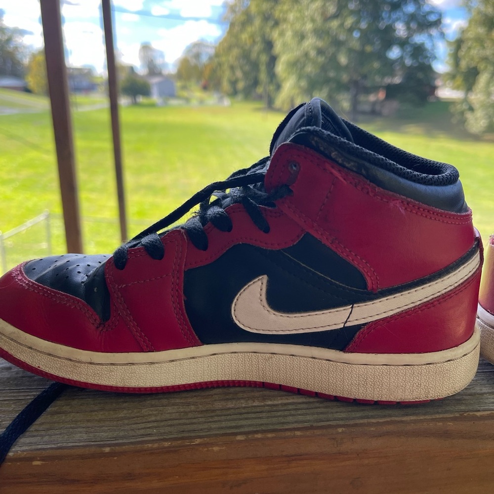 Nike Kids Black and Red Sneakers - Picture 2 of 6